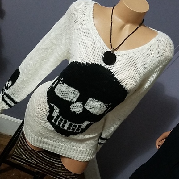 Knitted Skull Sweater Deep V - Picture 4 of 7